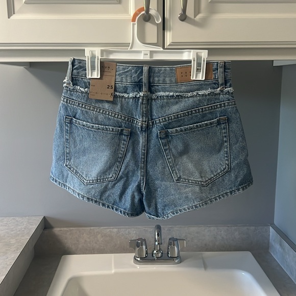 NWT * PacSun High Rise Denim Festival Shorts Size 25 - Picture 2 of 4